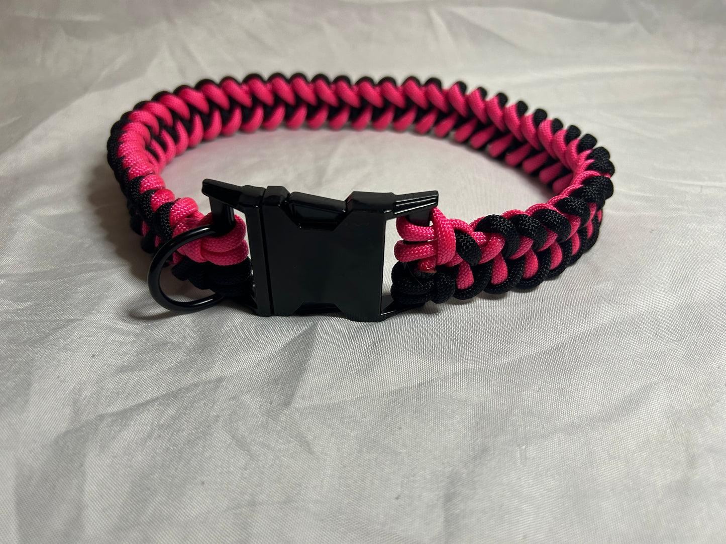 Handmade Paracord Dog Collar – Black and Hot Pink with Quick-Release Buckle