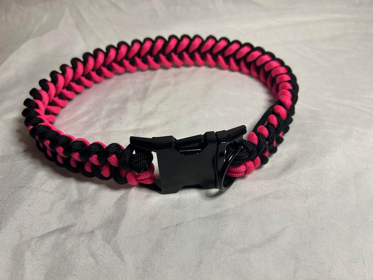 Handmade Paracord Dog Collar – Black and Hot Pink with Quick-Release Buckle